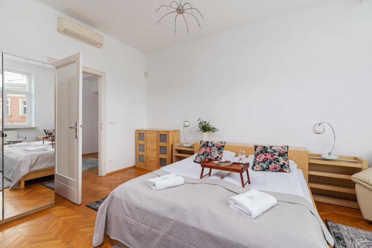 Slowacki Avenue Family Apartments Cracow By Noclegi Renters Krasków Eksteriør bilde